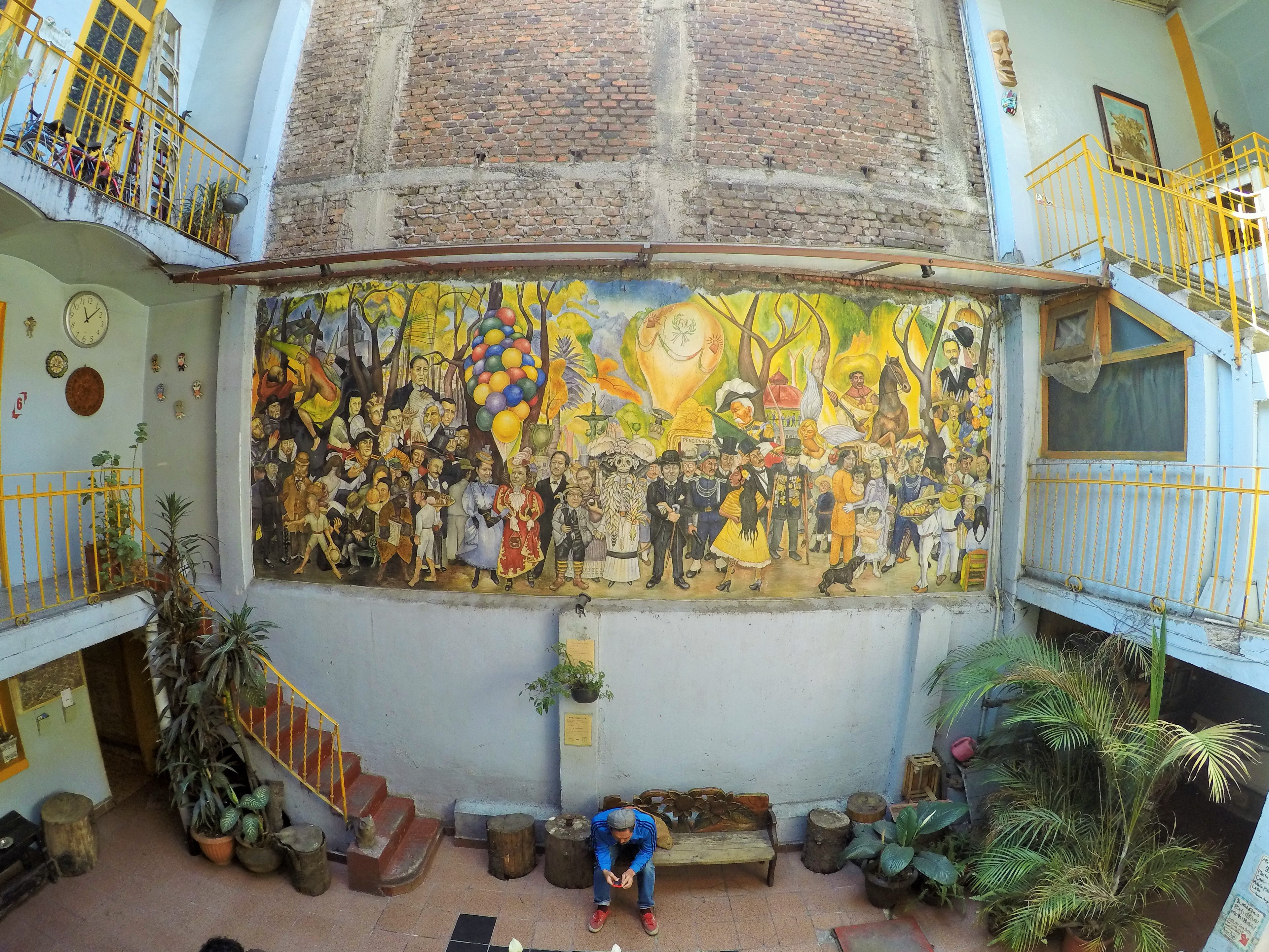 ケンタくんによるディエゴ・リベラの壁画のオマージュ