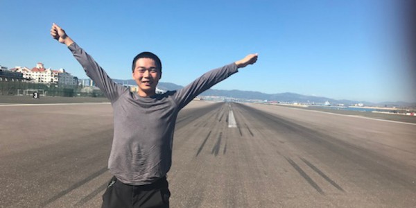 滑走路で遊べてしまう欧州一危険な空港「ジブラルタル空港」の実態