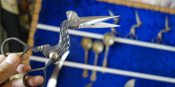 ウズベキスタン コウノトリのハサミ ゴールド ブハラ ケース付き